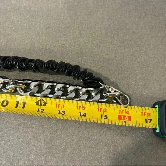 🖤”BEBE” NWT Black Scrunch with Silver Metallic Chain & Emblem Belt Size S/M 🩶 - Picture 8 of 11